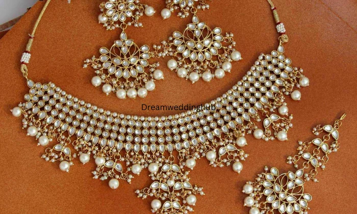 NISHIGANDHA JEWELLERS